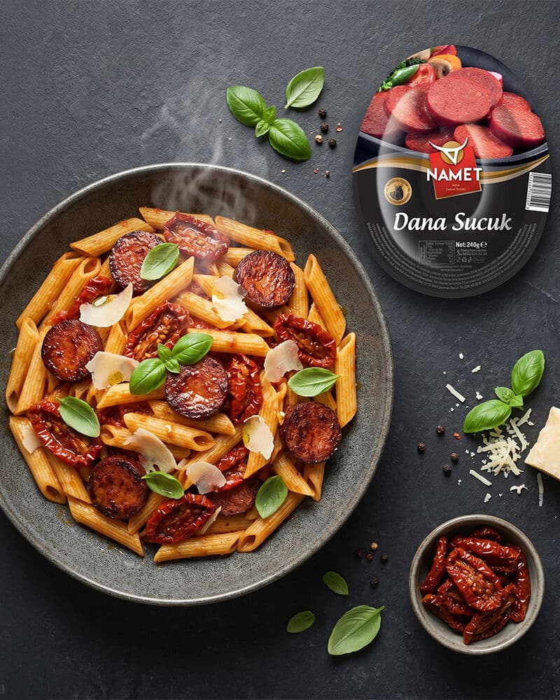 Kuru Domatesli ve Sucuklu Makarna